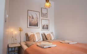 Stylish Studio I Self Check-In & Private Parking